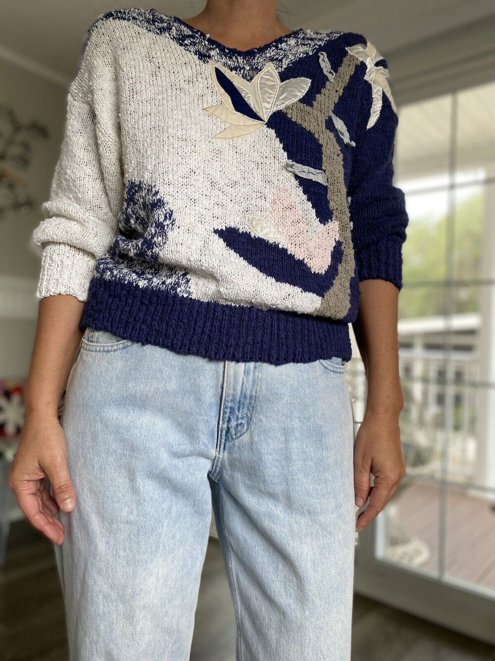 MAGGIE LAWRENCE COLLECTION VINTAGE Knitted sweater blue bouclé yarn appliqué L
